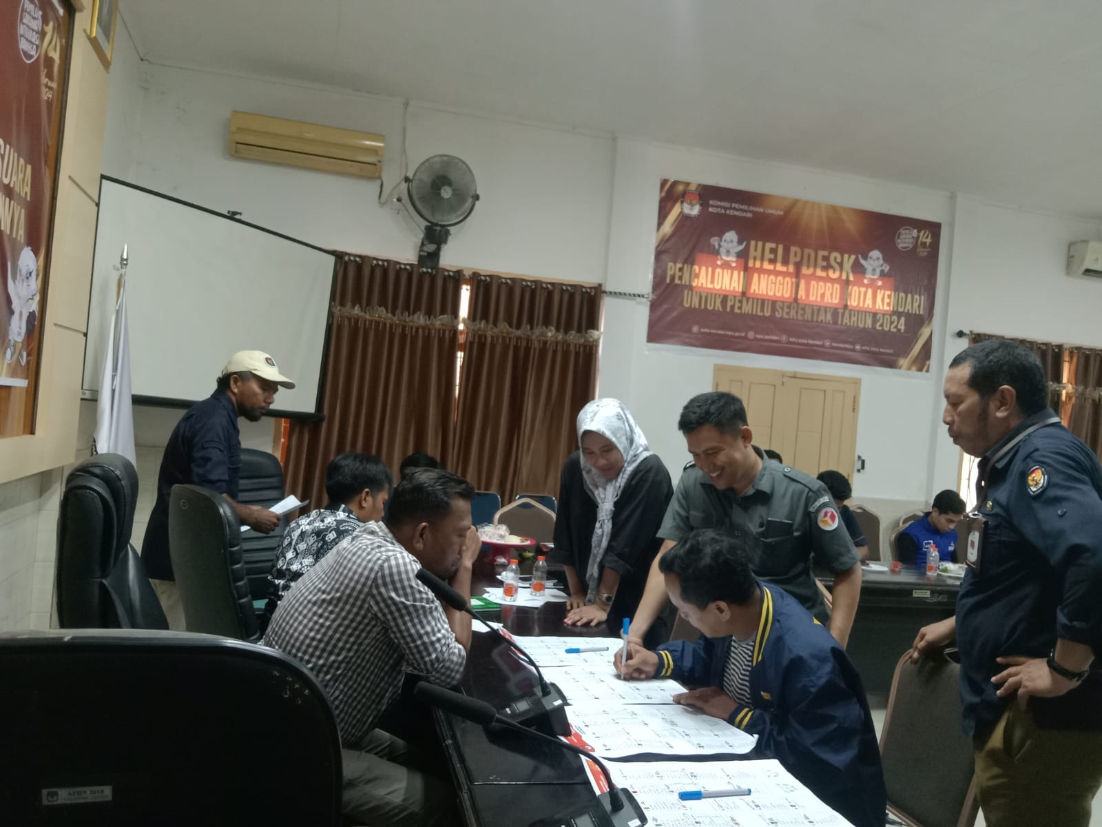 FotoAWAS: Pengawasan Finalisasi Data Calon Anggota DPRD Kota Kendari