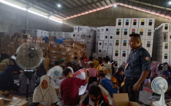 Awasi Sortir dan Pelipatan Surat Suara, Bawaslu Kendari Ingatkan Hal ini Ke KPU